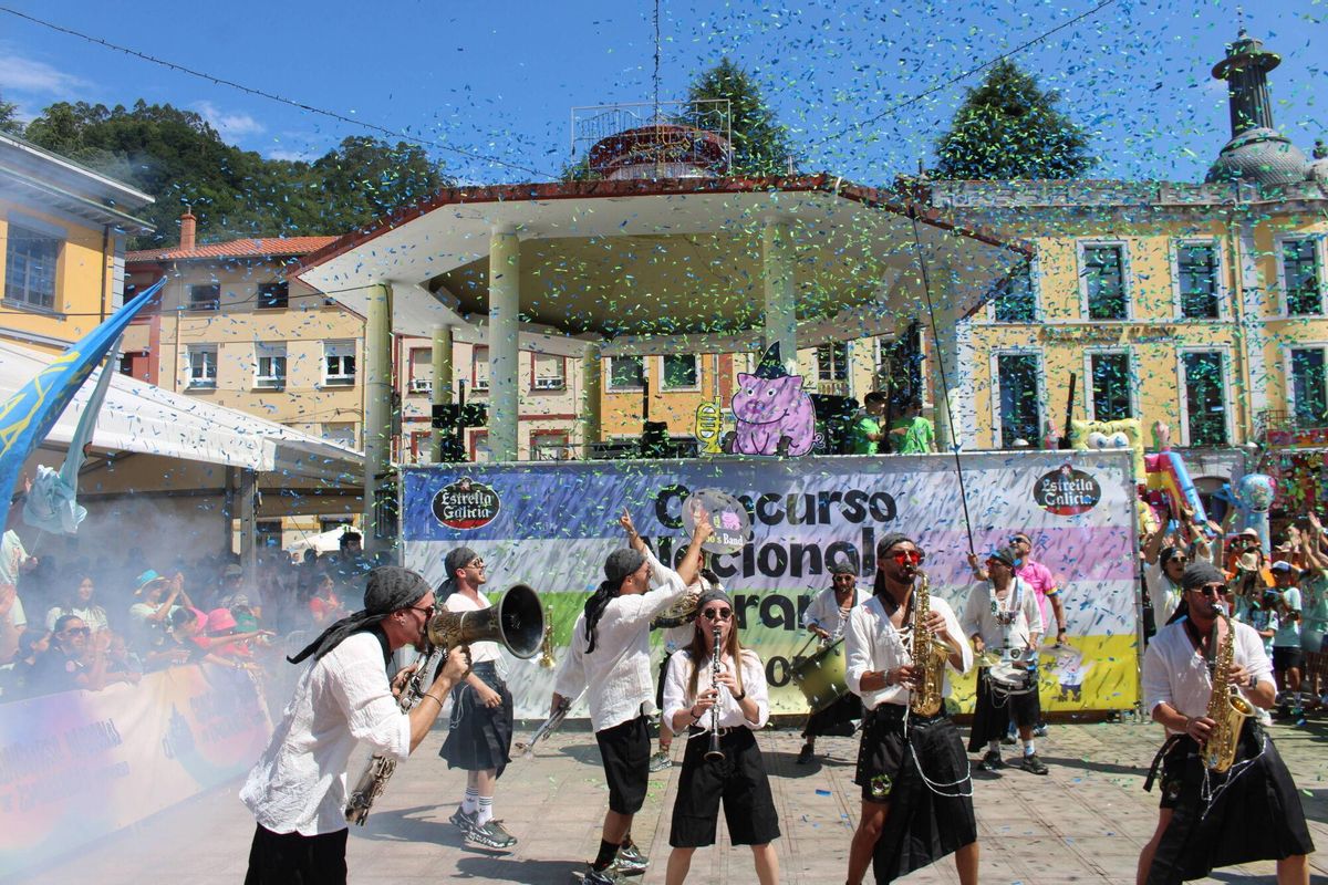 X Concurso Nacional de Charangas de Sotrondio Balloos Band y La Pepa