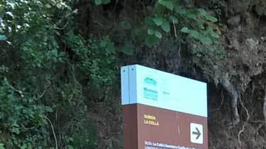 Indicador de ascenso al Monsacro, en la Collaína.
