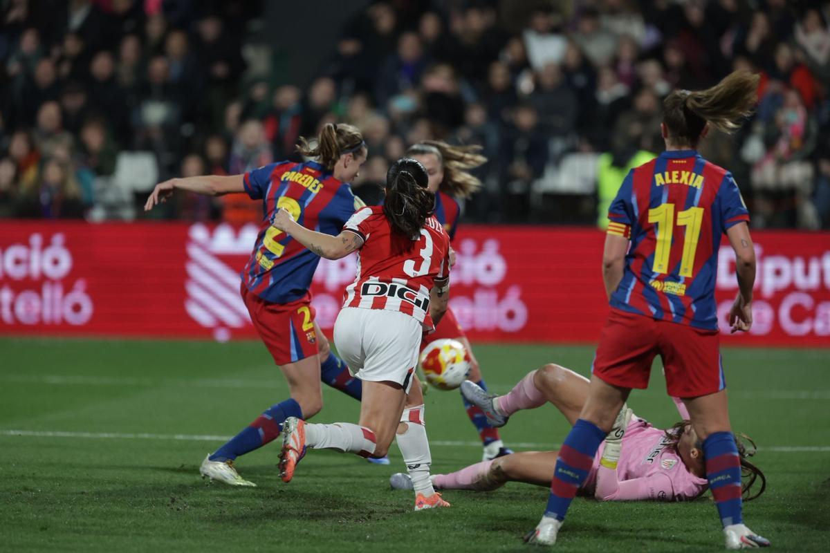 Irene Paredes en el momento del 2-1.