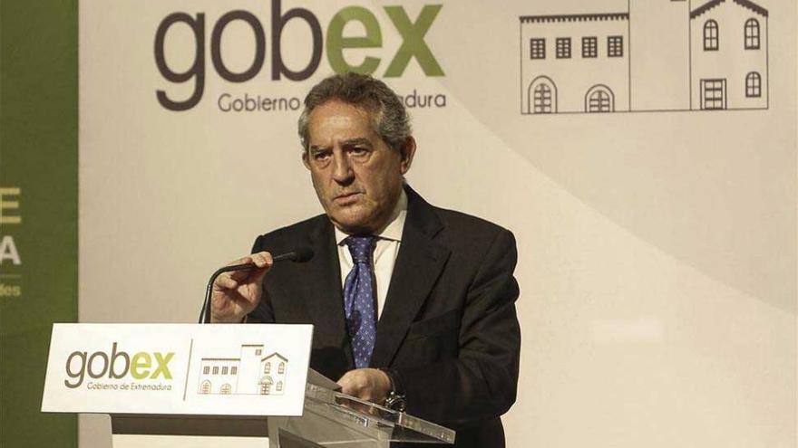 Fernández afirma que Extremadura cumplirá el déficit y que &quot;no habrá más recortes&quot;