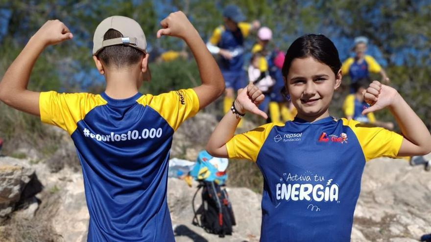 Las camisetas lucen los lemas de la campaña: ‘Activa tu energía’ y ‘A por los 10.000’