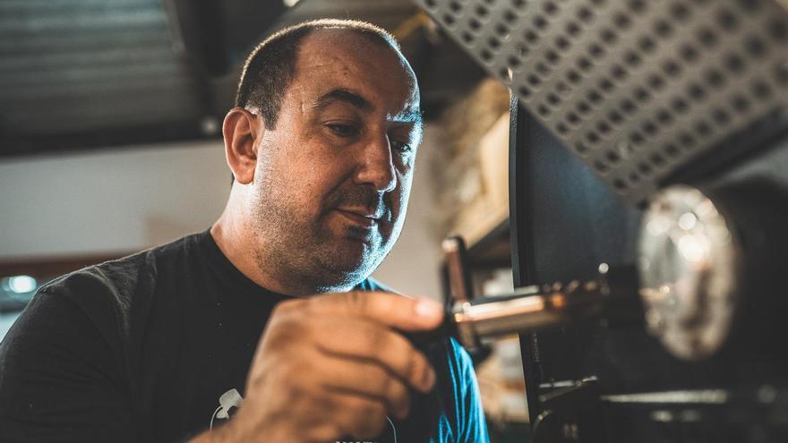 Rayco Paz: &quot;Los apagones de La Palma nos están hundiendo&quot;