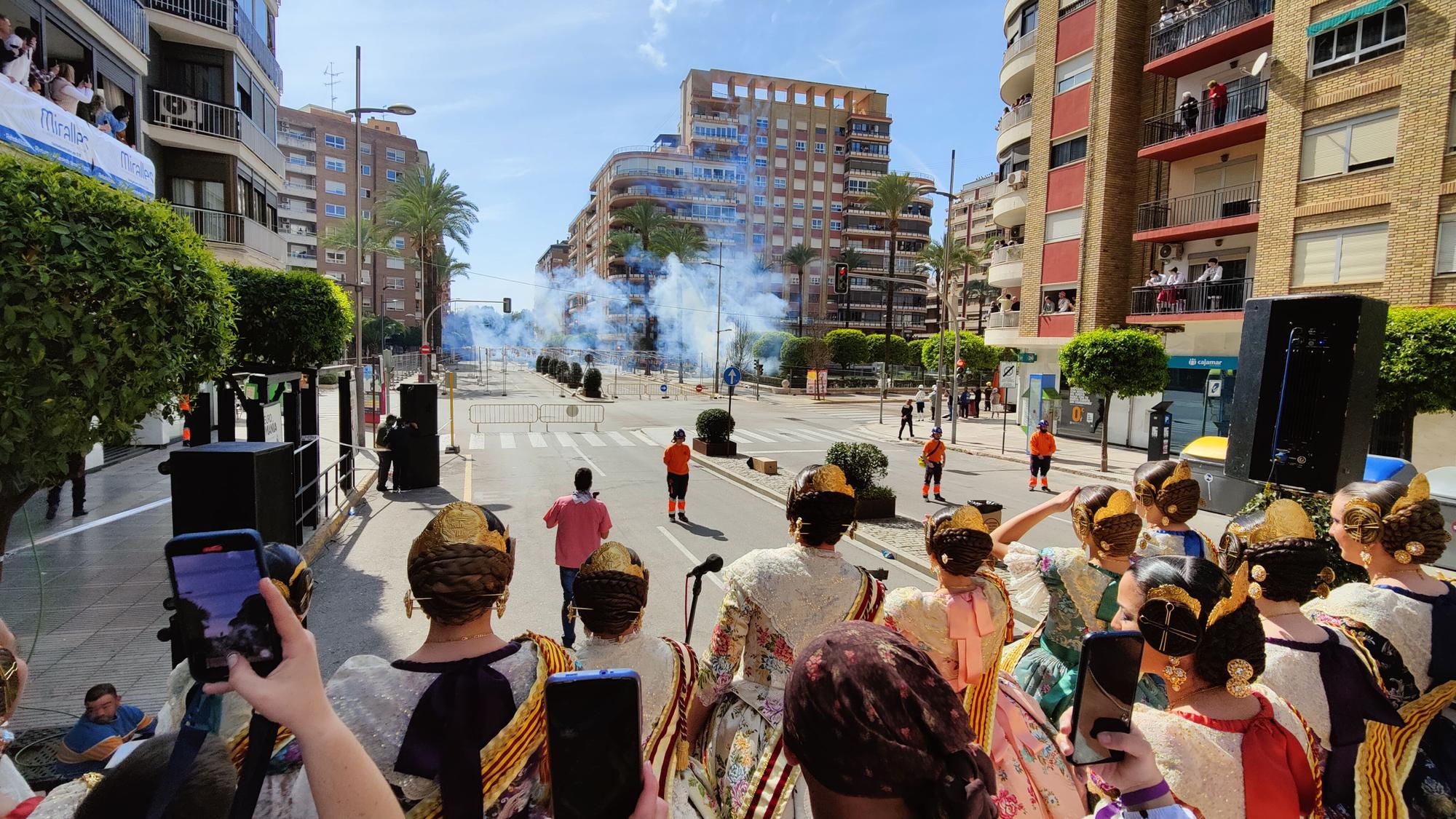 Las mejores imágenes de la 'mascletà' del 17 de marzo en las Fallas de Alzira