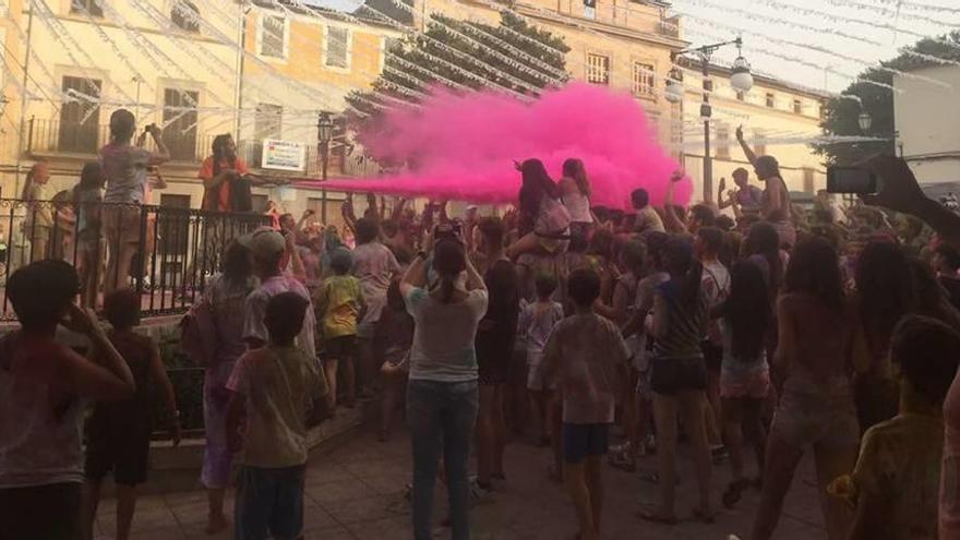 &#039;Festa dels colors, festa Holi&#039; en Algaida