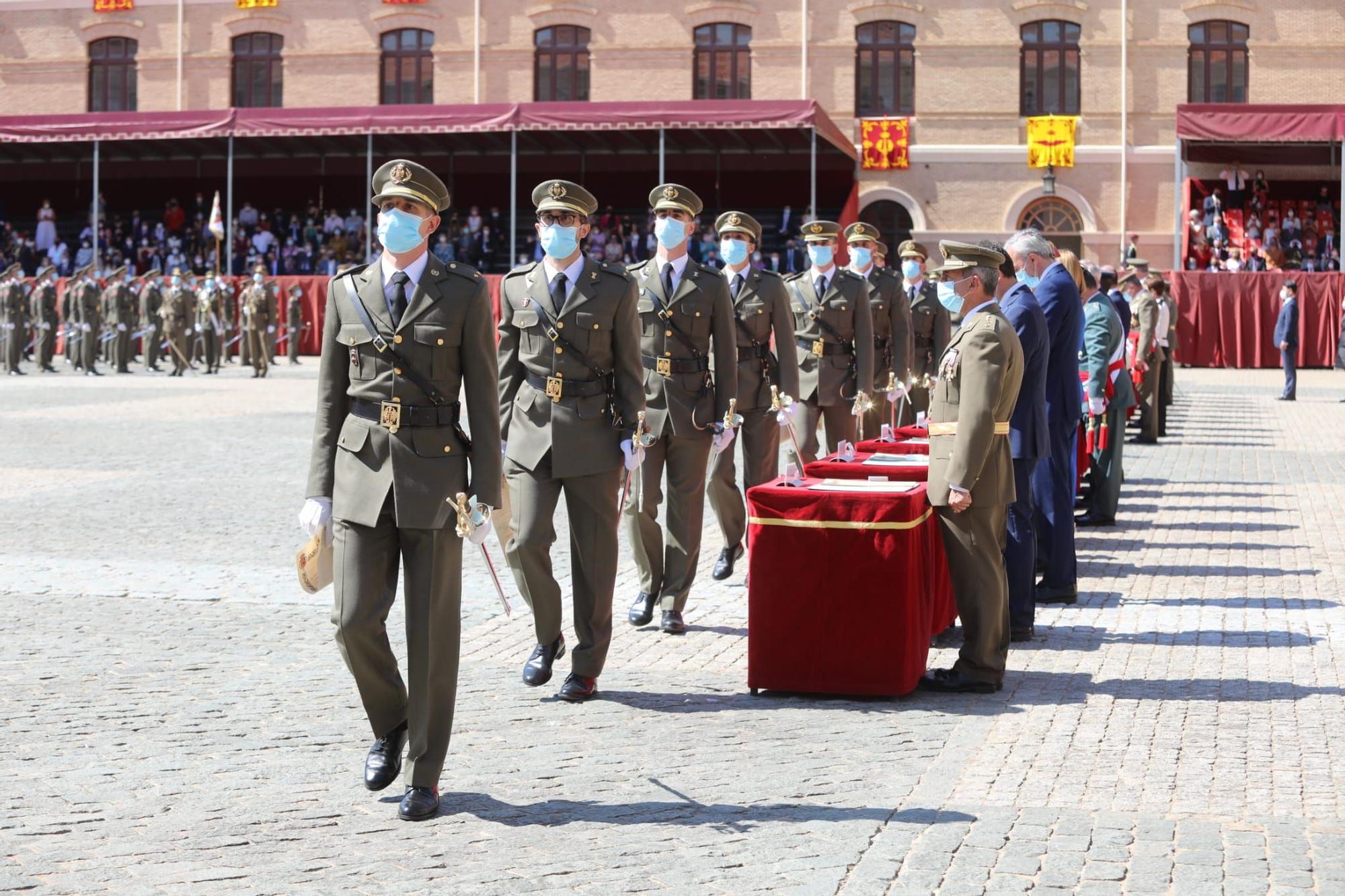 El Rey preside la entrega de despachos a los nuevos oficiales del Ejército y la Guardia Civil