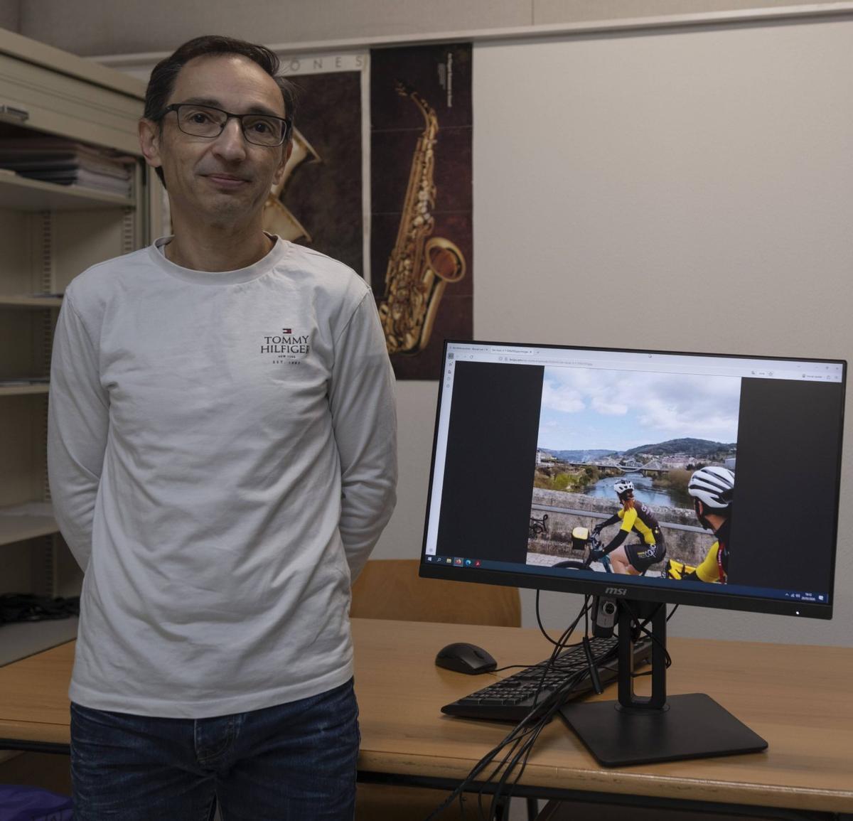Emilio Vázquez, promotor de la iniciativa, en el Conservatorio Profesional de Música de Ourense. | ROI CRUZ