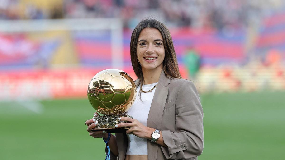 Aitana Bonmatí ofreció el Balón de Oro a la afición del FC Barcelona