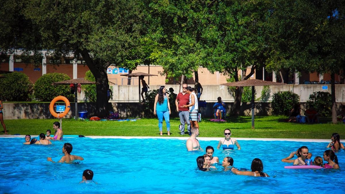 La piscina de El Carpio ya funciona a pleno rendimiento