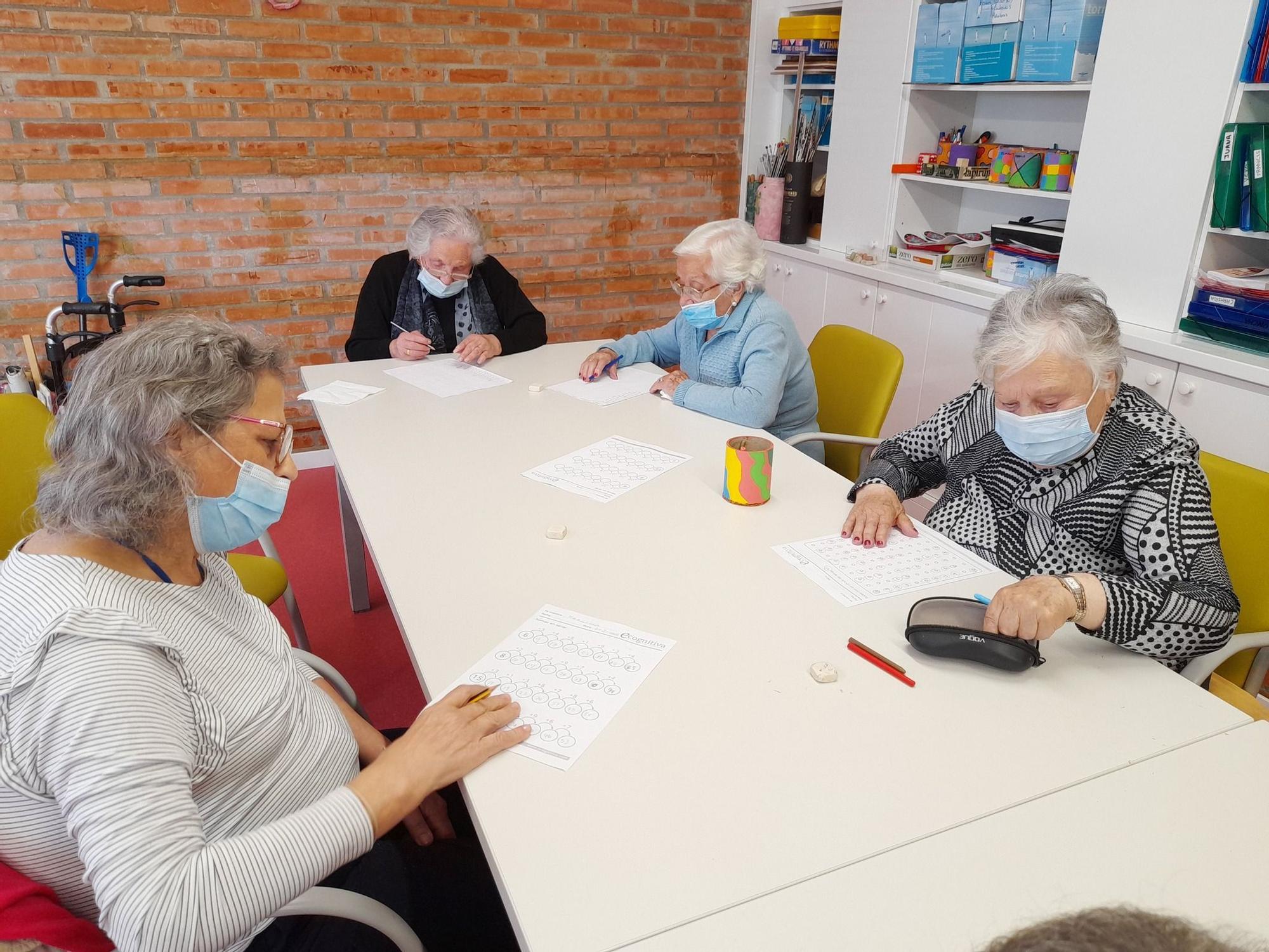 Los usuarios del programa Vellos Tempos no dejan de entretenerse y divertirse.