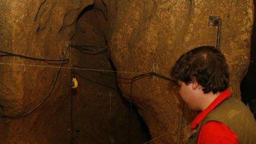 Trabajos en el interior de la cueva de El Sidrón.