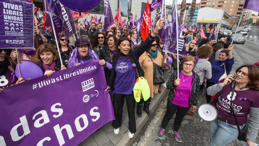 Piquete en el centro de Alicante por la huelga feminista