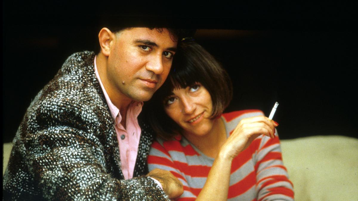 Fotografía de archivo de Pedro Almodóvar y Carmen Maura en 1988.