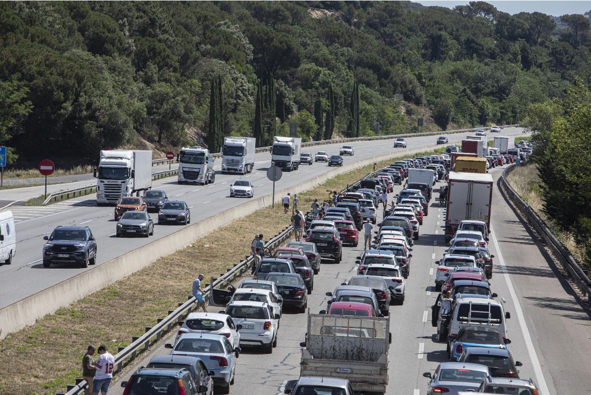 L'AP-7 acumula fins a 14 quilòmetres a Maçanet per un accident