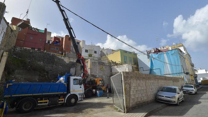 Urbanismo derriba viviendas en mal estado en El Risco de San Nicolás