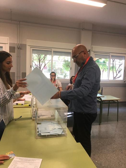 Xavier Rius (Compromís) vota en Picanya.