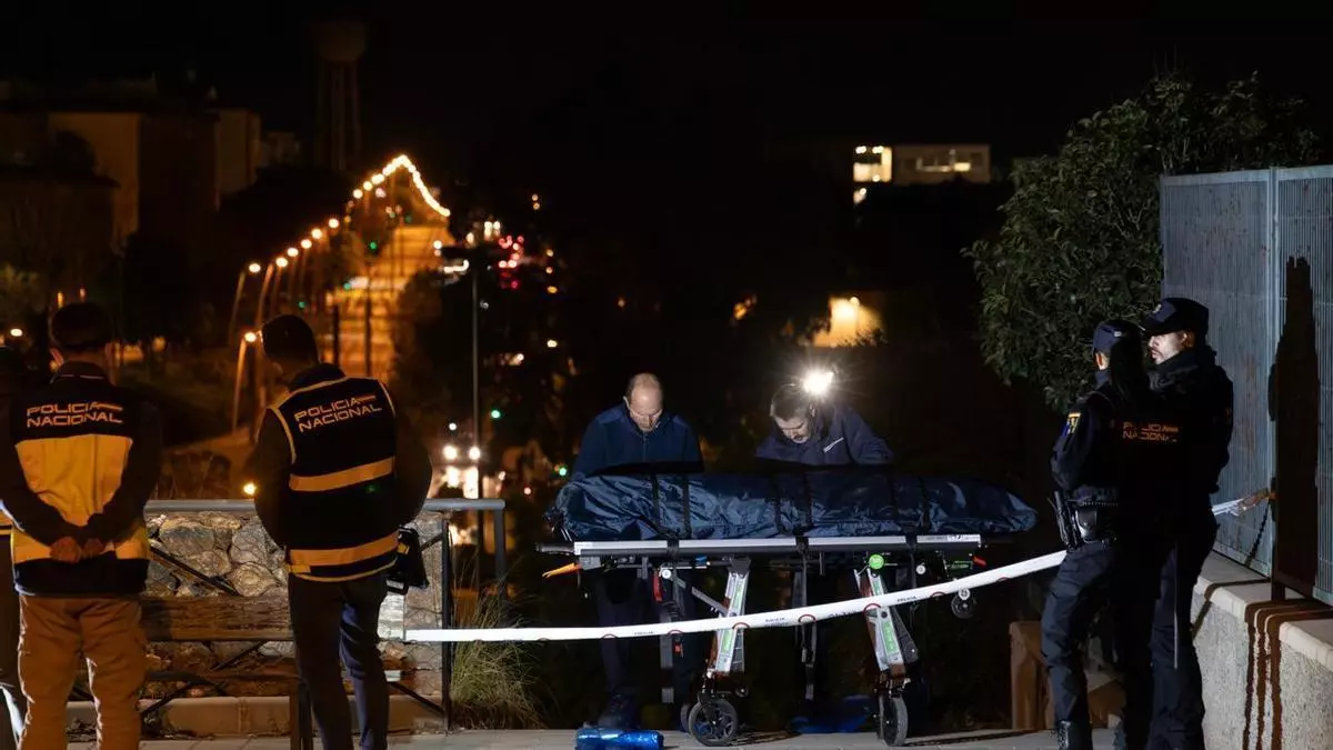 Investigan la muerte de un hombre apuñalado junto a un colegio en Alicante