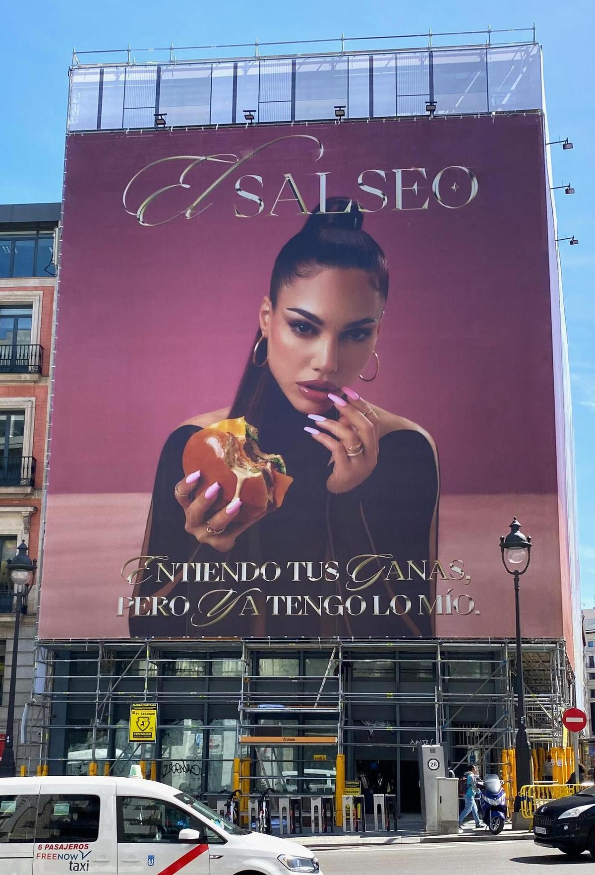 La lona publicitaria de El Salseo en Madrid.