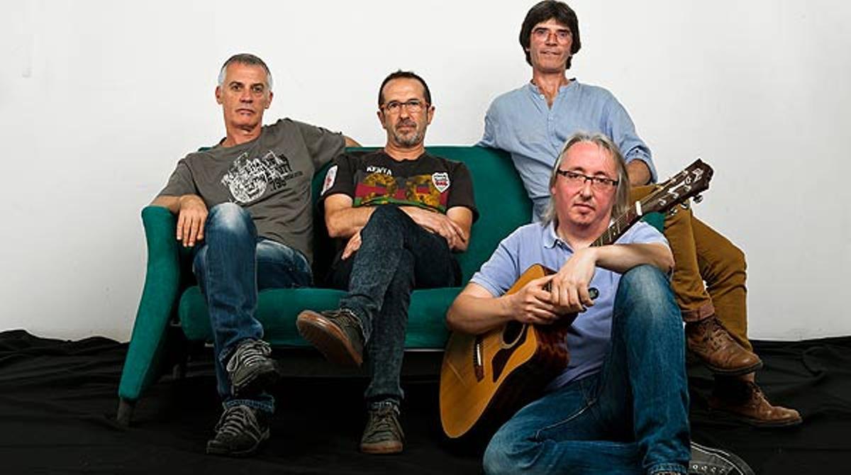 El grup Smoumolnö interpreta la cançó ’Petites paraules’.