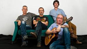 El grup Smoumolnö interpreta la cançó ’Petites paraules’.