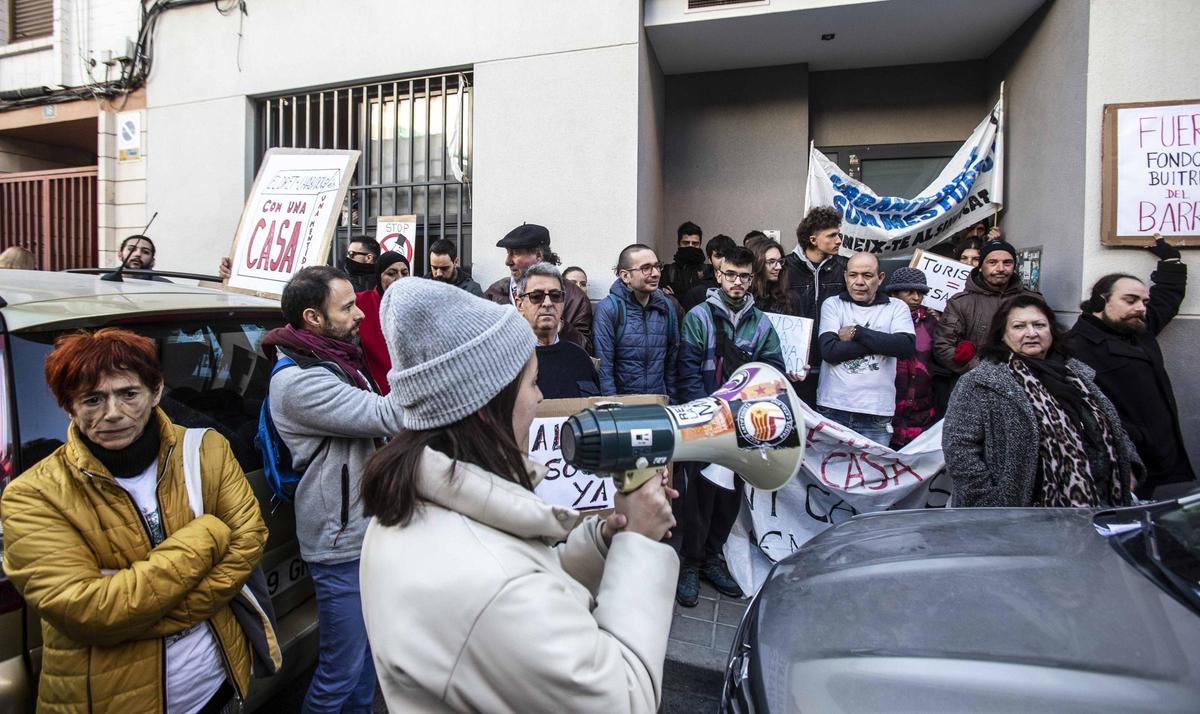 Tensión en Alicante por el desahucio a una pensionista en una vivienda propiedad de un fondo buitre