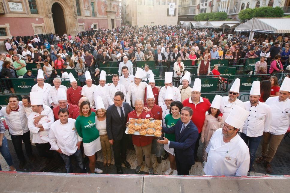 Reparten más de 10.000 Pasteles de Carne en la pla