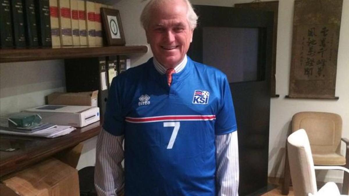 Calderón, con la camiseta de Islandia