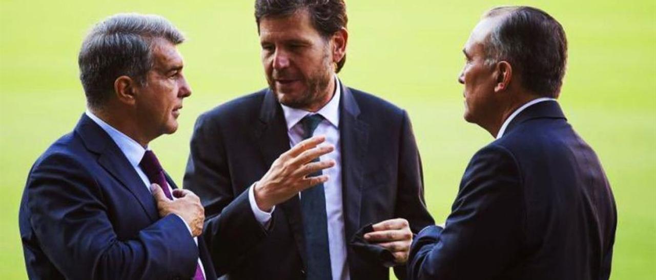 Joan Laporta con Mateu Alemany y Rafael Yuste.