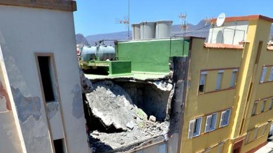 Algunos vecinos afectados por la explosión de Agüimes vuelven a sus casas