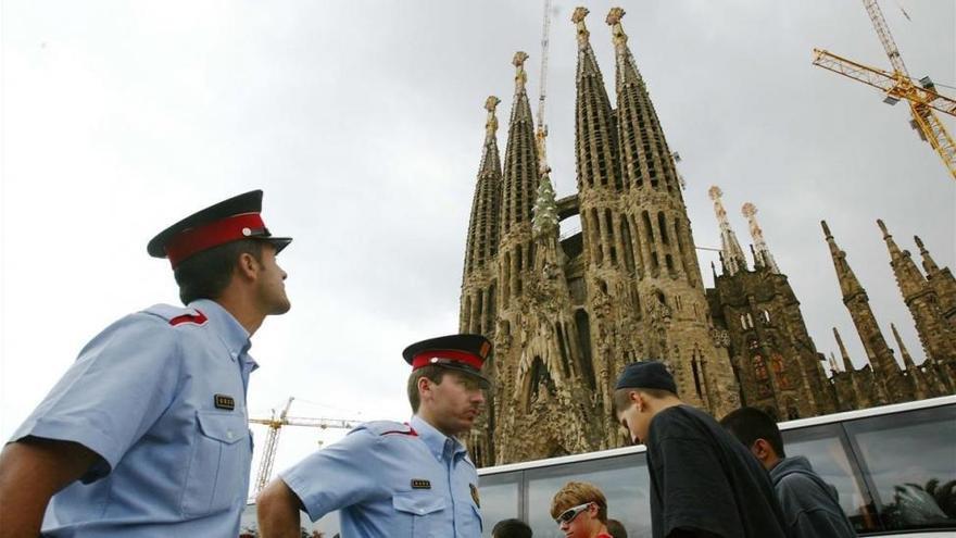 Barcelona protege la Rambla con bolardos y peatonaliza parte del entorno de la Sagrada Família