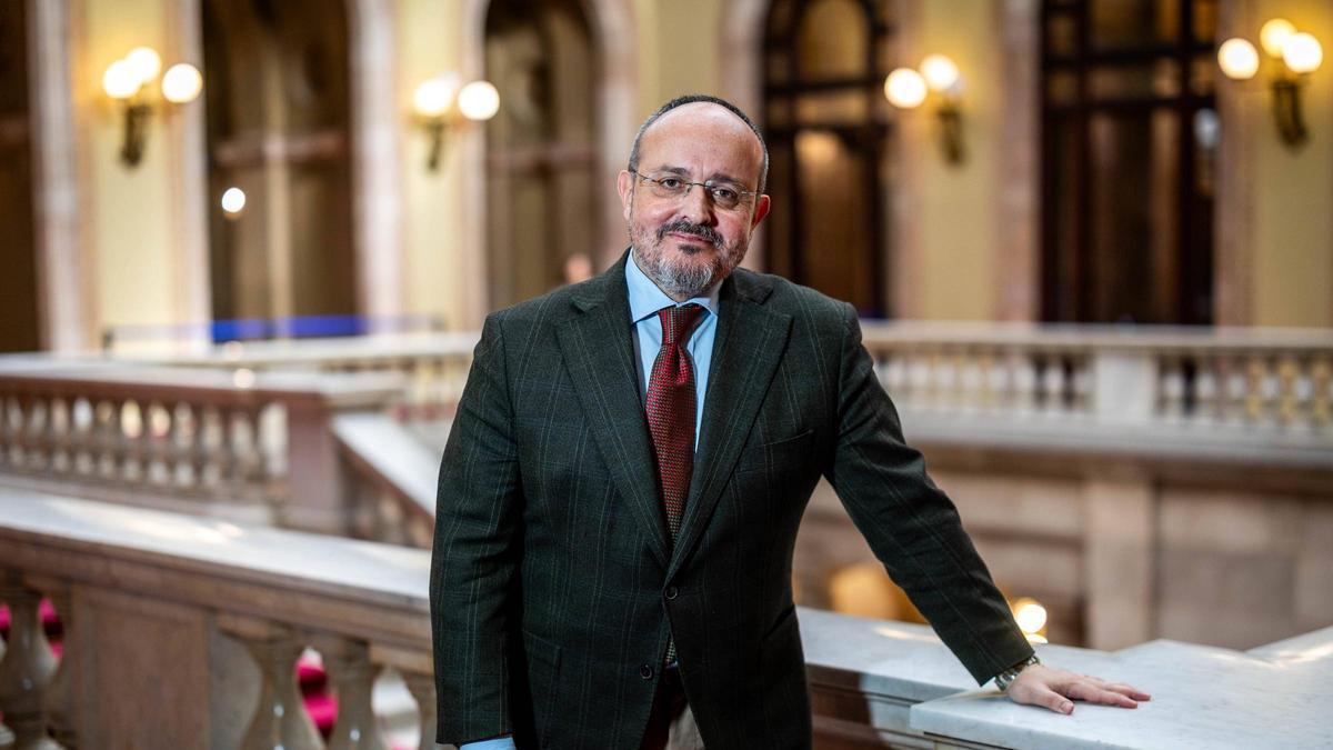 Alejandro Fernández, líder del PP Catalán, habla sobre la vivienda y la compra especulativa