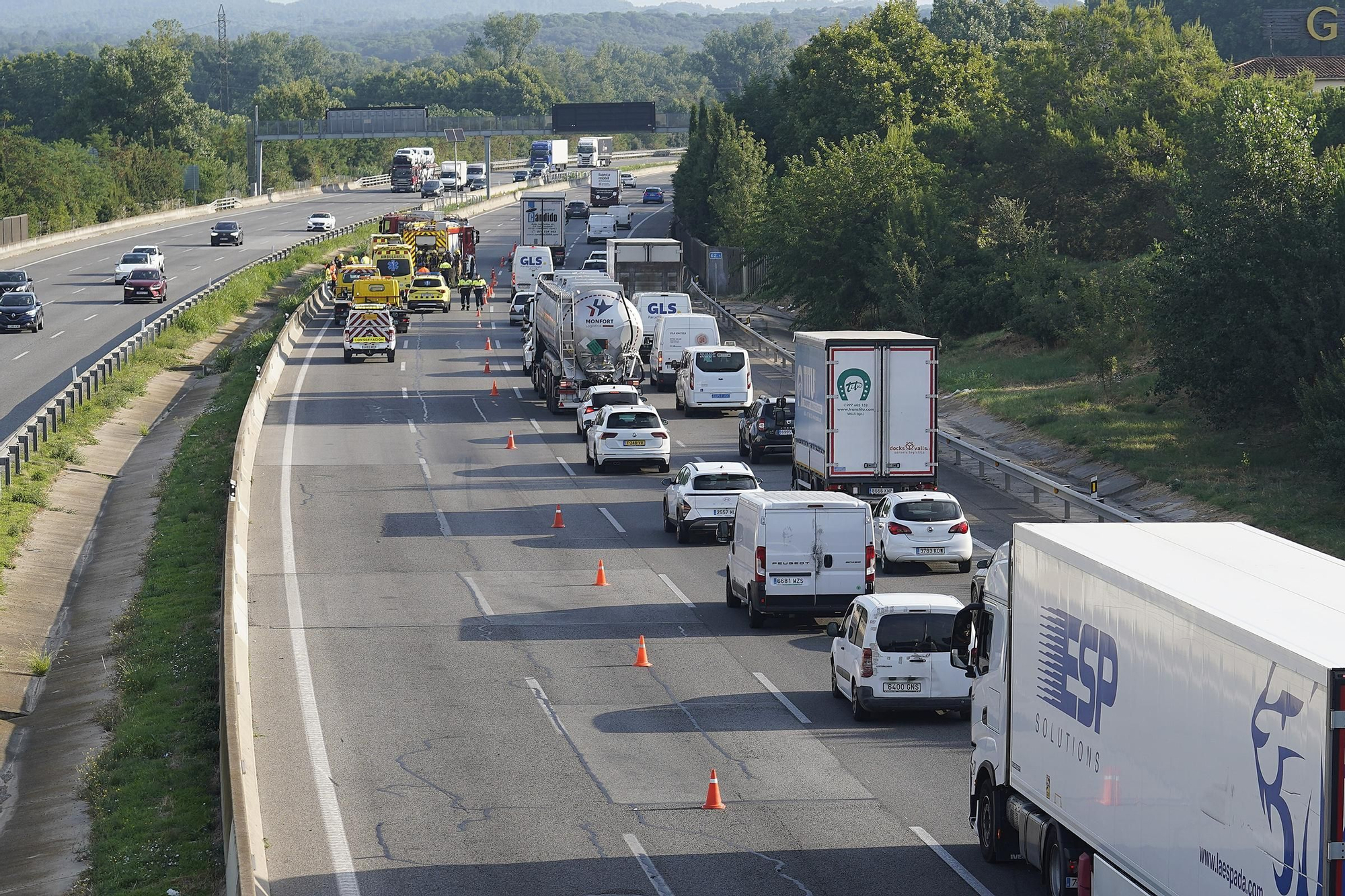 Les imatges de les cues quilomètriques a l’AP-7 per un accident múltiple a Salt