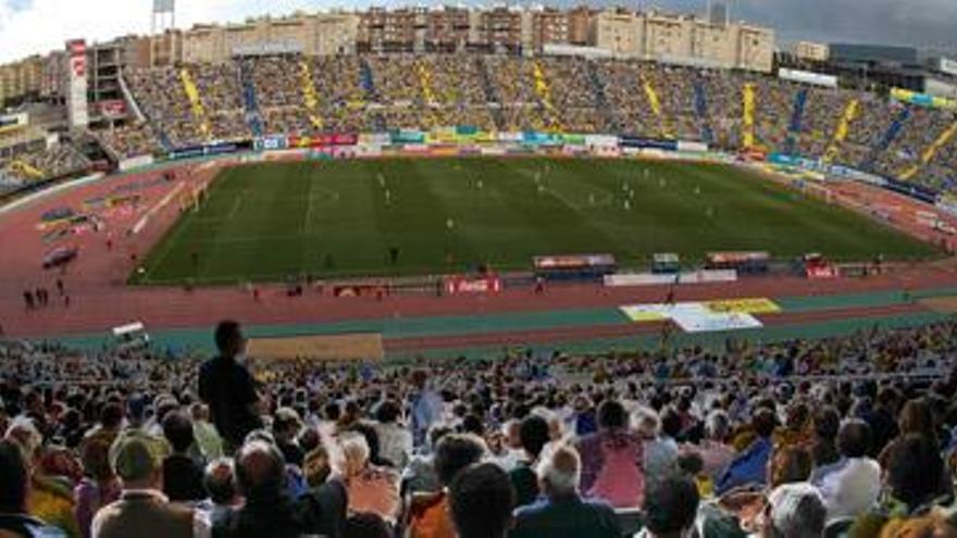 Imagen panorámica del estadio durante el partido entre la UD Las Palmas y el Betis. i JOSÉ CARLOS GUERRA