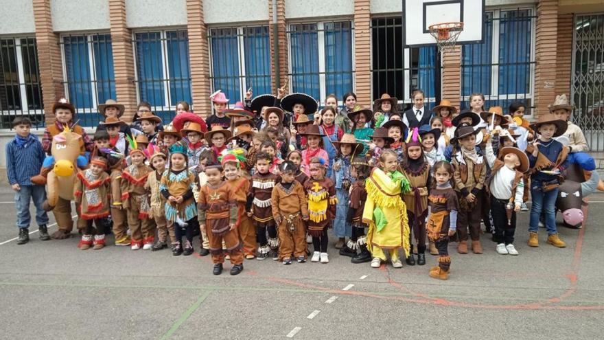 Ya es Carnaval en los colegios: frutas y verduras, pasacalles y vaqueros