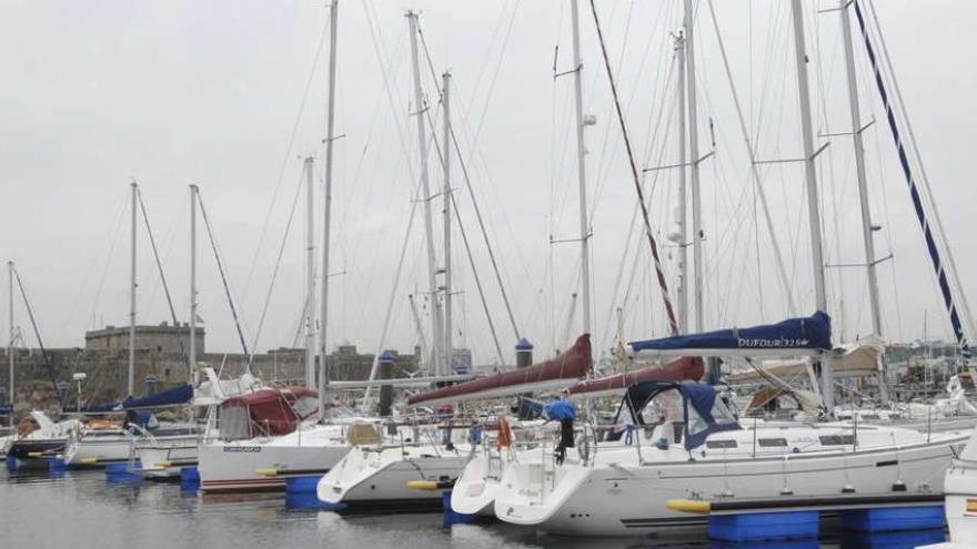 Embarcaciones en el puerto deportivo de A Coruña.