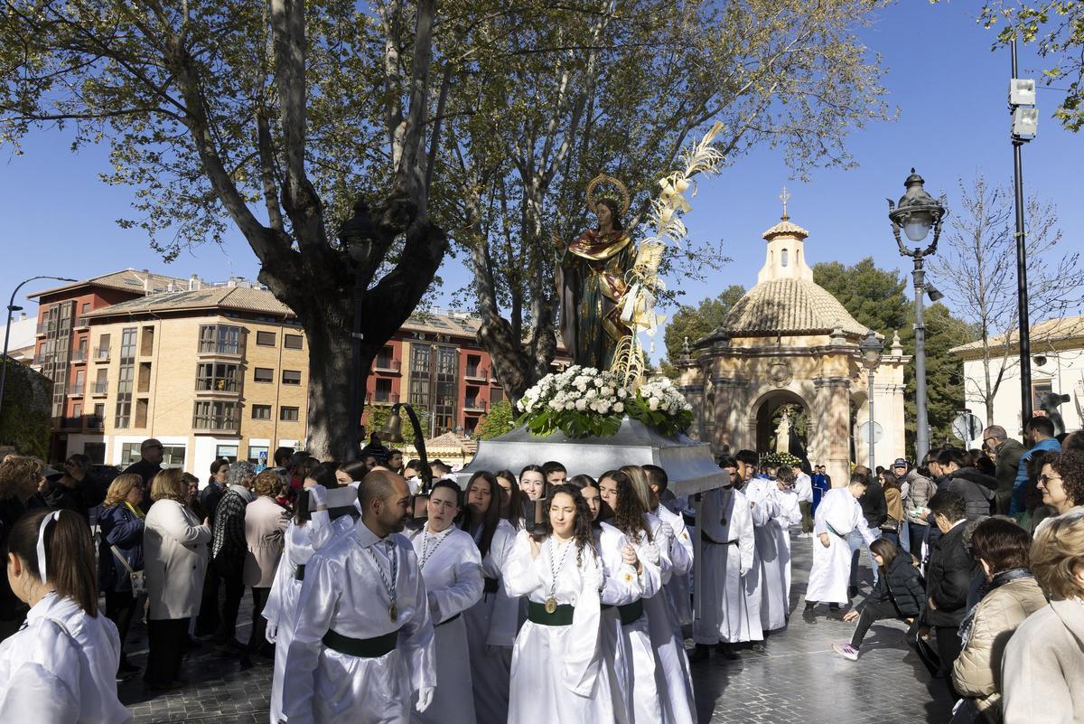El cortejo cruzando la Glorieta de Caravaca
