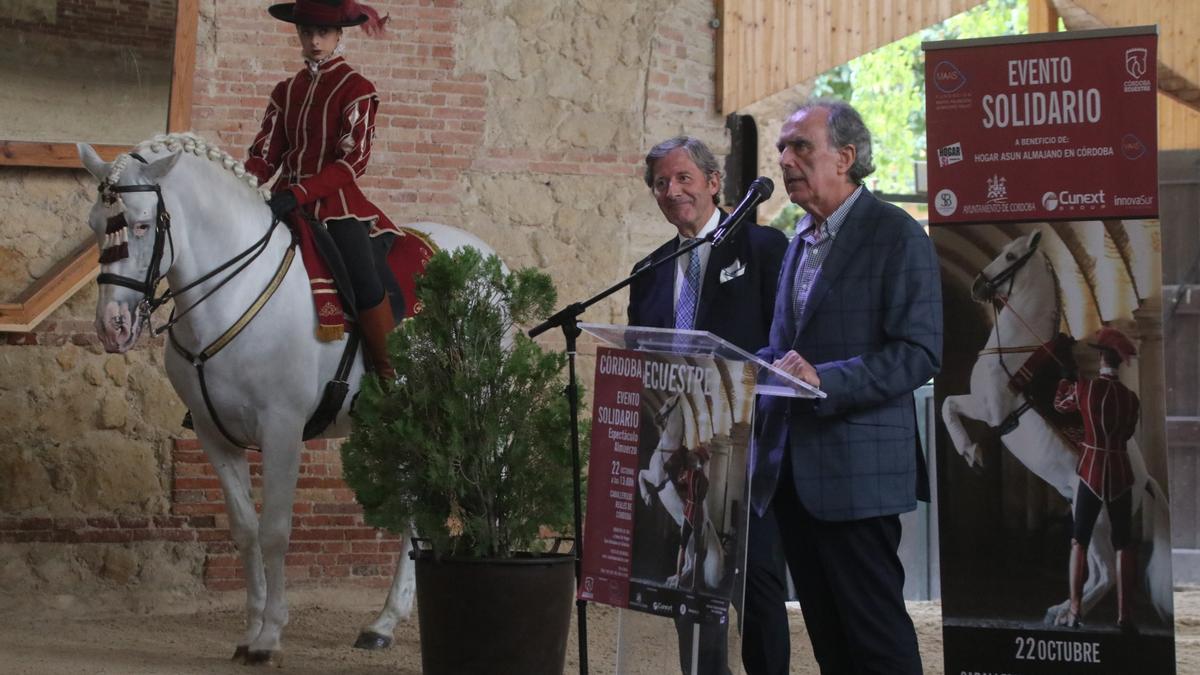 Jesús Álvarez y Luis Almajano, durante el evento solidario en Caballerizas.