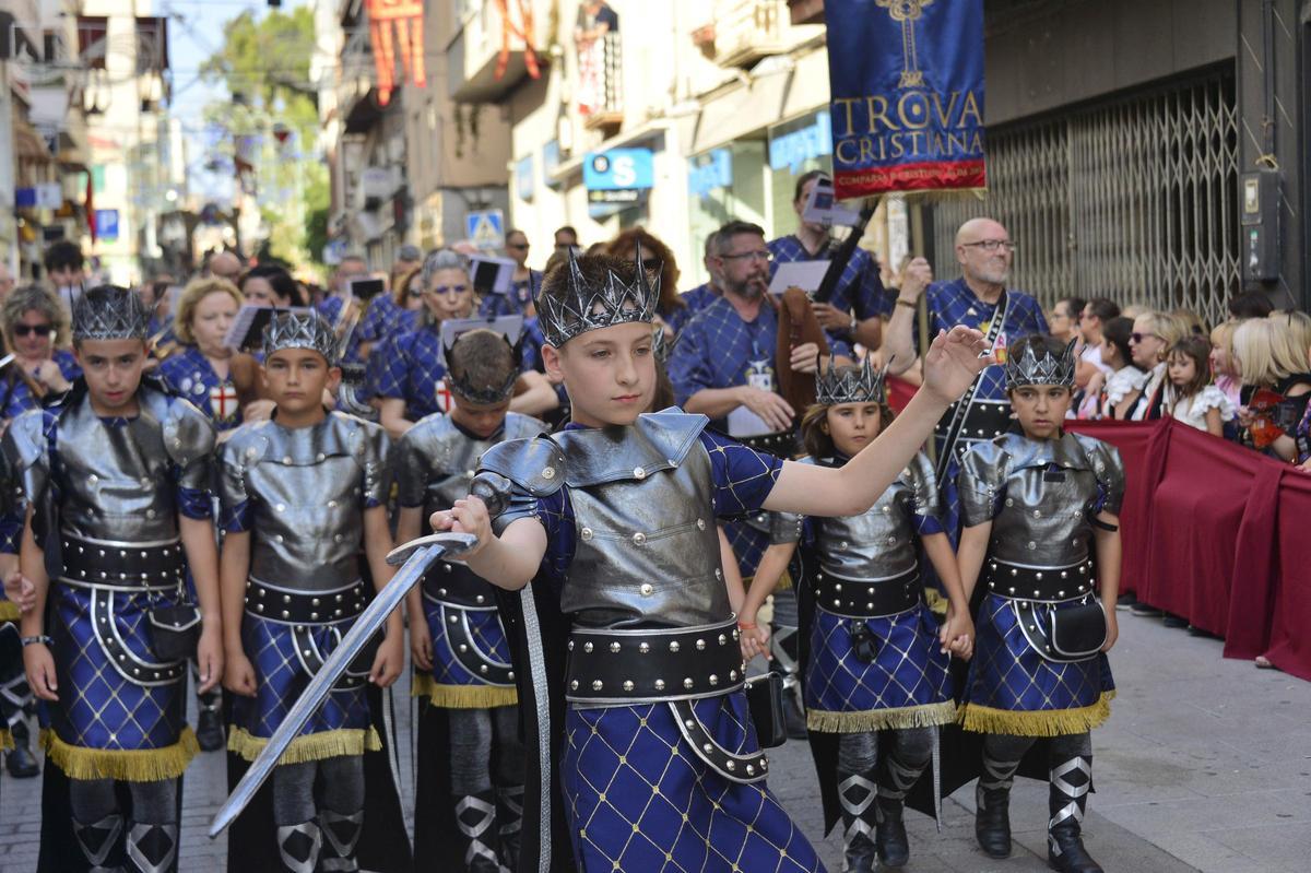 Un espectacular desfile infantil recorre las calles Un espectacular desfile infantil recorre las calles
