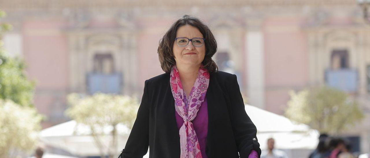 La vicepresidenta del Consell, Mónica Oltra, acude al último pleno del actual Consell.