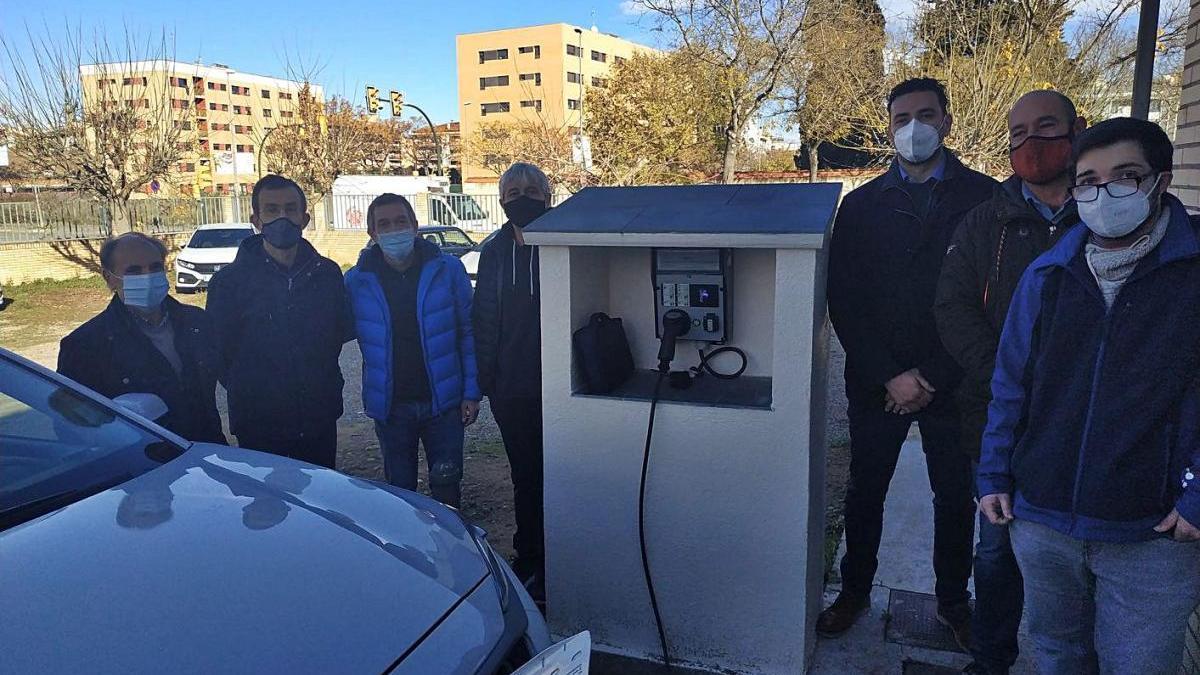 Nou punt de càrrega elèctrica a l&#039;INS Sta. Eugènia