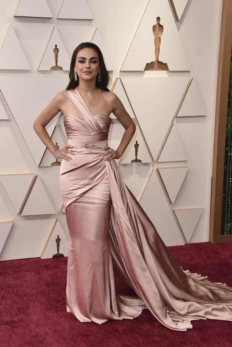 Mila Kunis en los Premios Oscar 2022