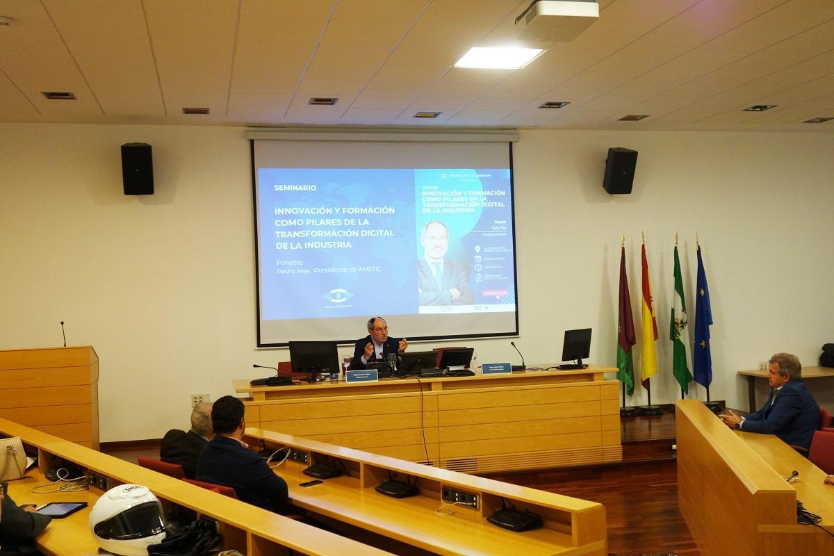 El seminario impartido por el responsable de Ametic, Pedro Mier.