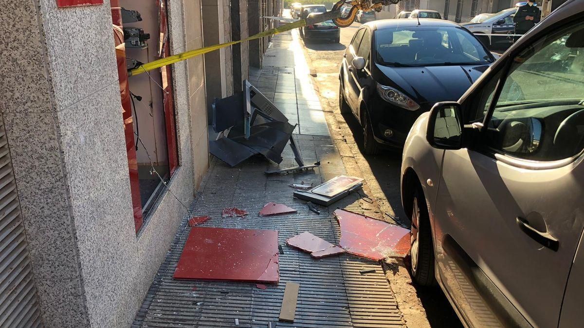 Estat en el qual ha quedat el caixer després d'arrencar-lo amb el camió grua