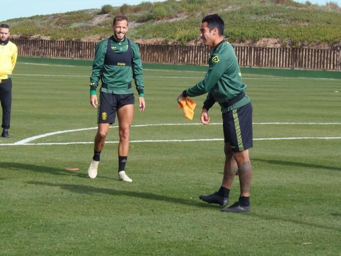 Fotos del entrenamiento de la UD Las Palmas en El Saler (24/01/2019)