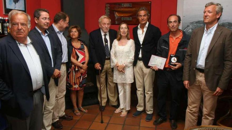 Uno de los actos sociales llevados a cabo en San Vicente, con Ana Pastor y Alfonso Rueda.