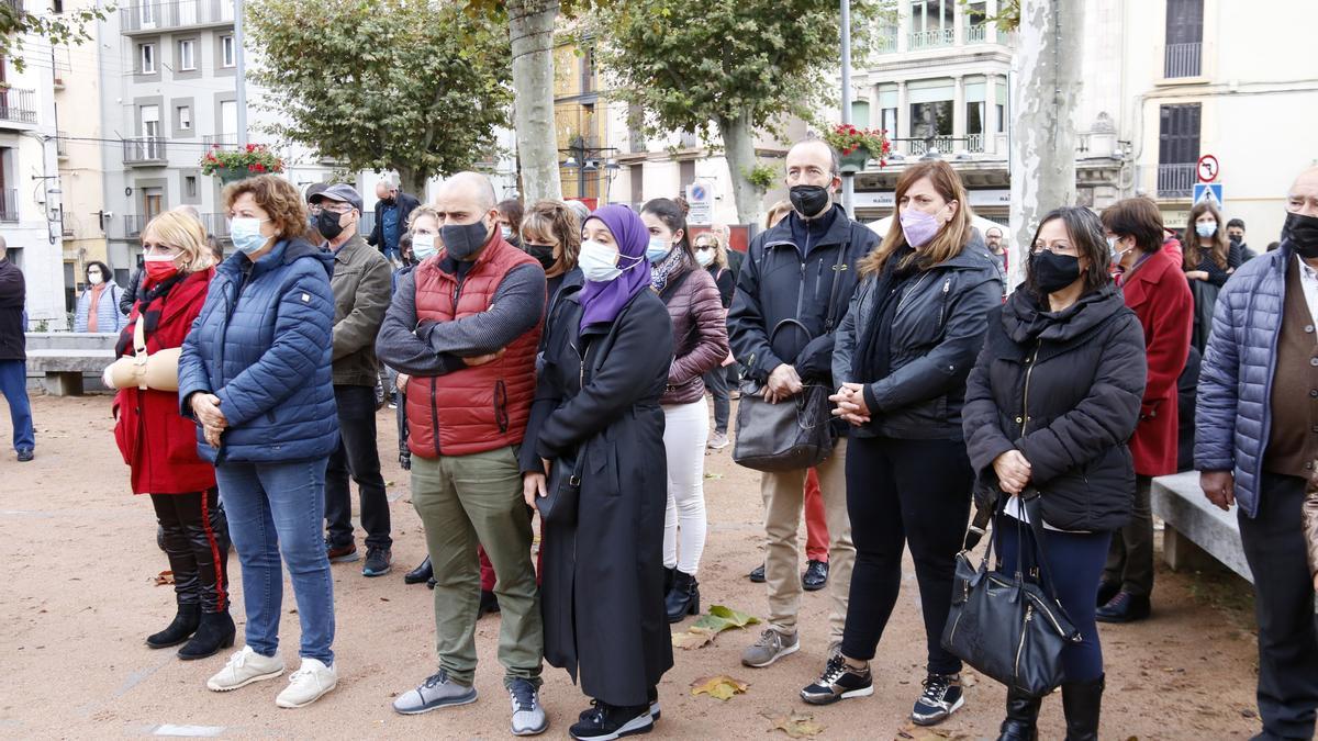 Més de 200 persones s&#039;han concentrat aquest dilluns davant de l&#039;Ajuntament de Ripoll per condemnar l&#039;assassinat