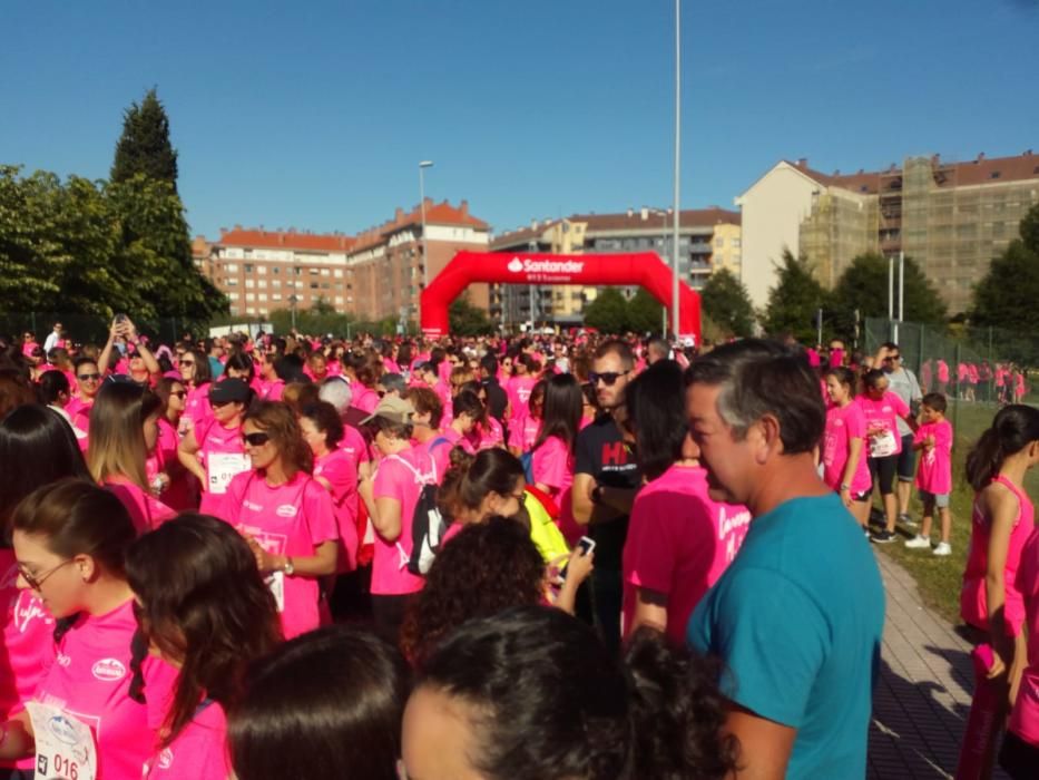 Miles de mujeres en la carrera de la mujer en Gijó