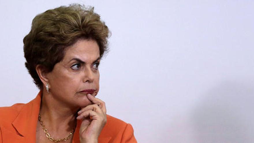 Dilma Rousseff, a un paso del juicio político.