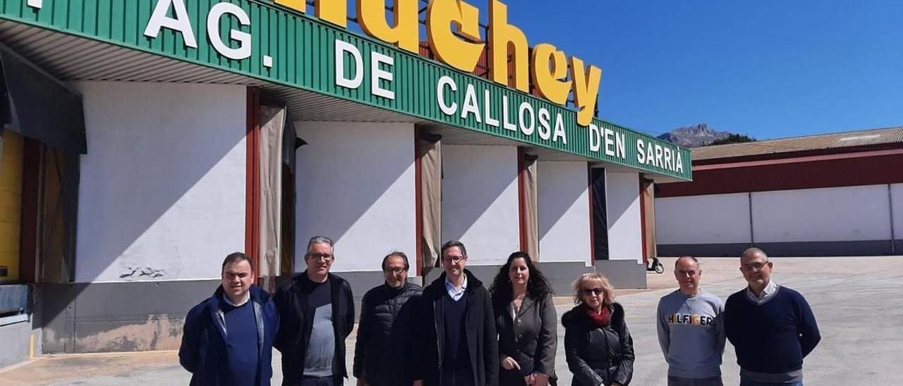 Un momento de la visita girada por los cargos socialistas a la Cooperativa Ruchey días atrás.