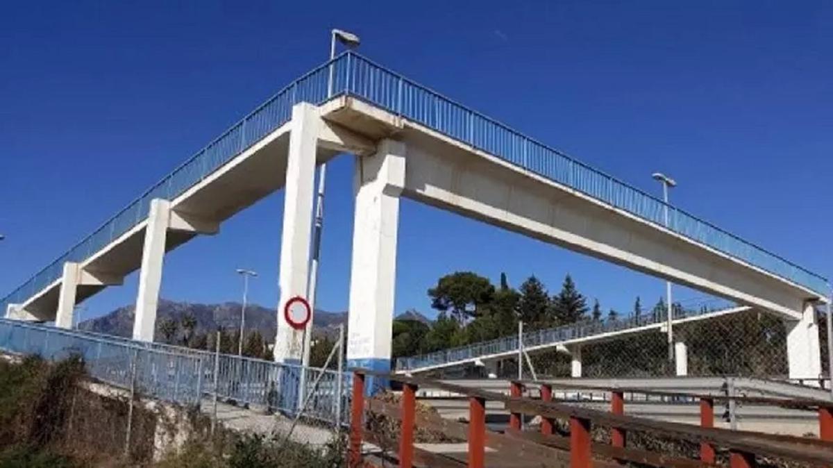 Mijas pide cerrar las pasarelas peatonales sobre la autovía A7 para prevenir sucidios.