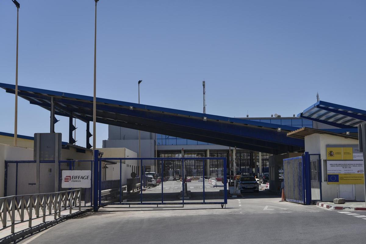 Aduana del Tarajal cerrada en Ceuta. Aduana del Tarajal cerrada en Ceuta.